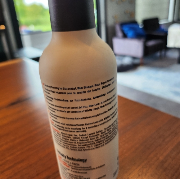 - 💧 Instant Smooth – KMS Frizz Control Shampoo Brand New - Picture 3 of 4